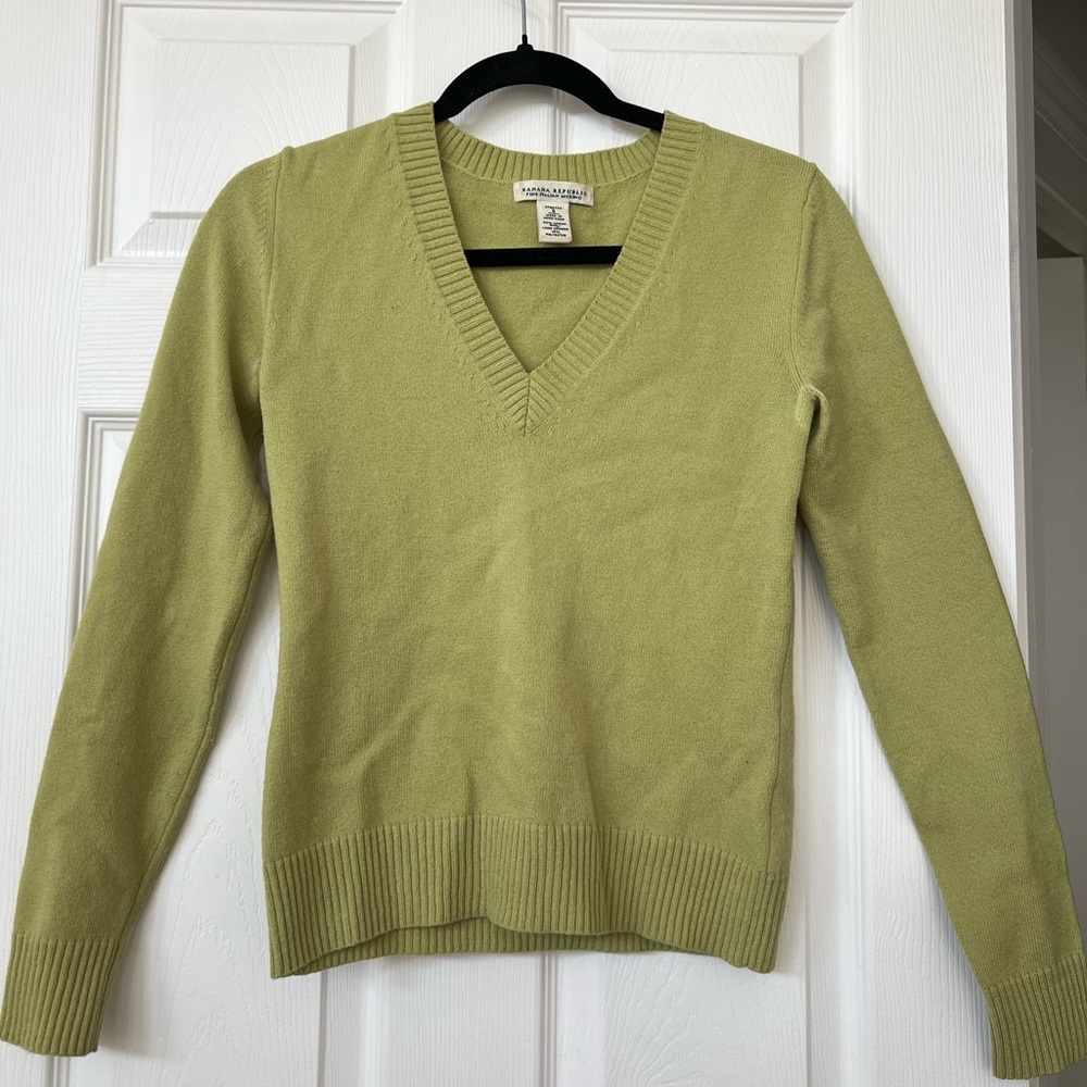 Banana Republic V-Neck Green Sweater
